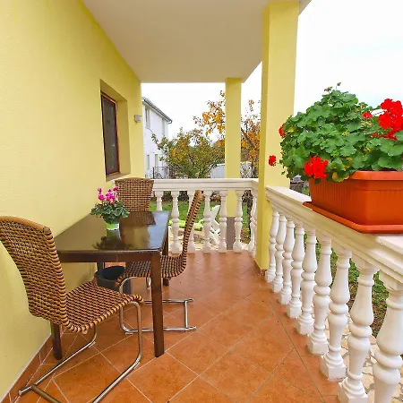 Jure 978 Apartman
