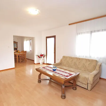 Jure 978 Apartman *